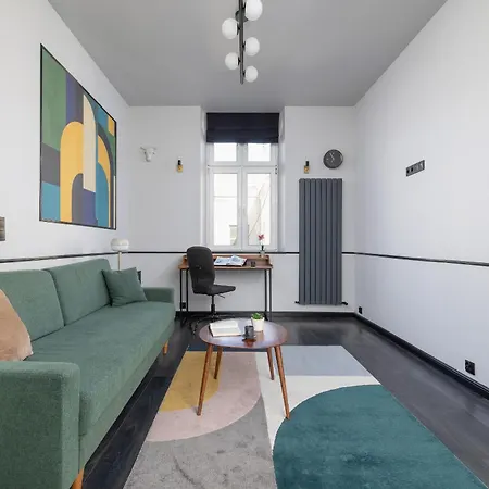 In Cracow Center With Air Conditioning, Desk And Balcony By Renters Apartment Krakau