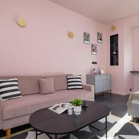 דירה In Cracow Center With Air Conditioning, Desk And Balcony By Renters קרקוב