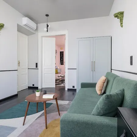 In Cracow Center With Air Conditioning, Desk And Balcony By Renters קרקוב