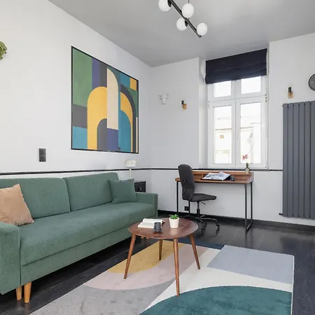 In Cracow Center With Air Conditioning, Desk And Balcony By Renters דירה